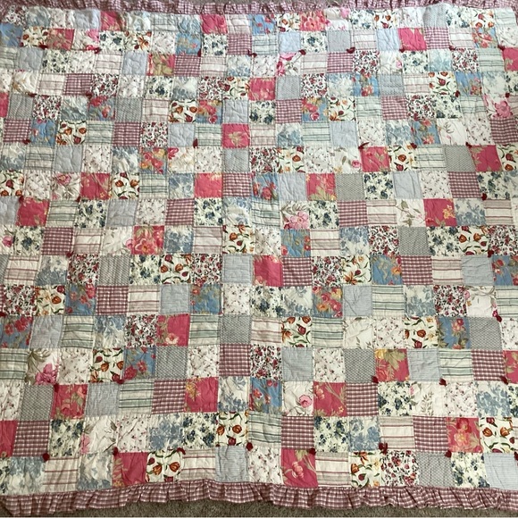 Pottery Barn Red Floral Kelcey Quilt Patchwork Reversible Twin 74”x84” - Picture 1 of 9